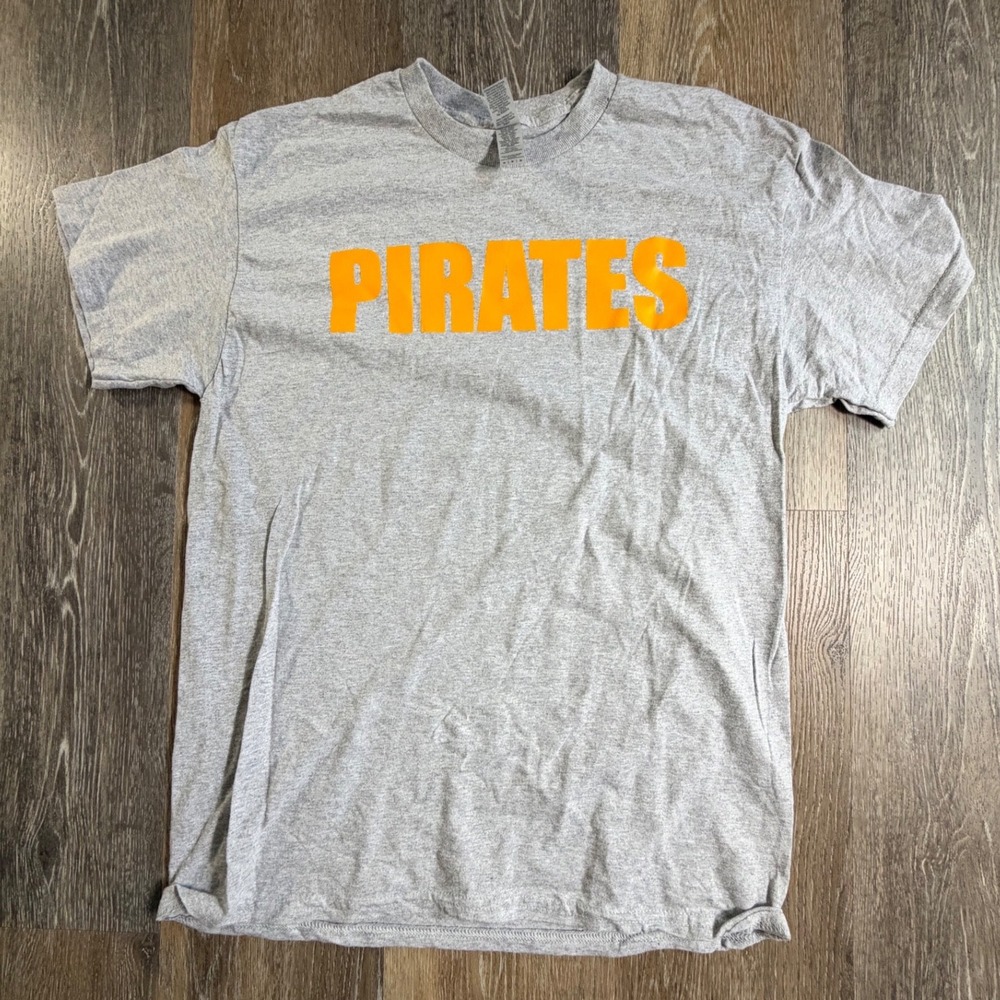 Gildan Pirates Graphic T-Shirt Mens Medium Gray Short Sleeve Heavy Cotton